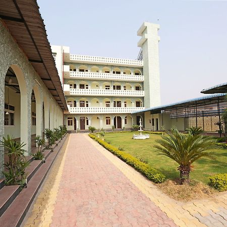 Oyo 10104 Radhika Resort Kota  Exterior foto